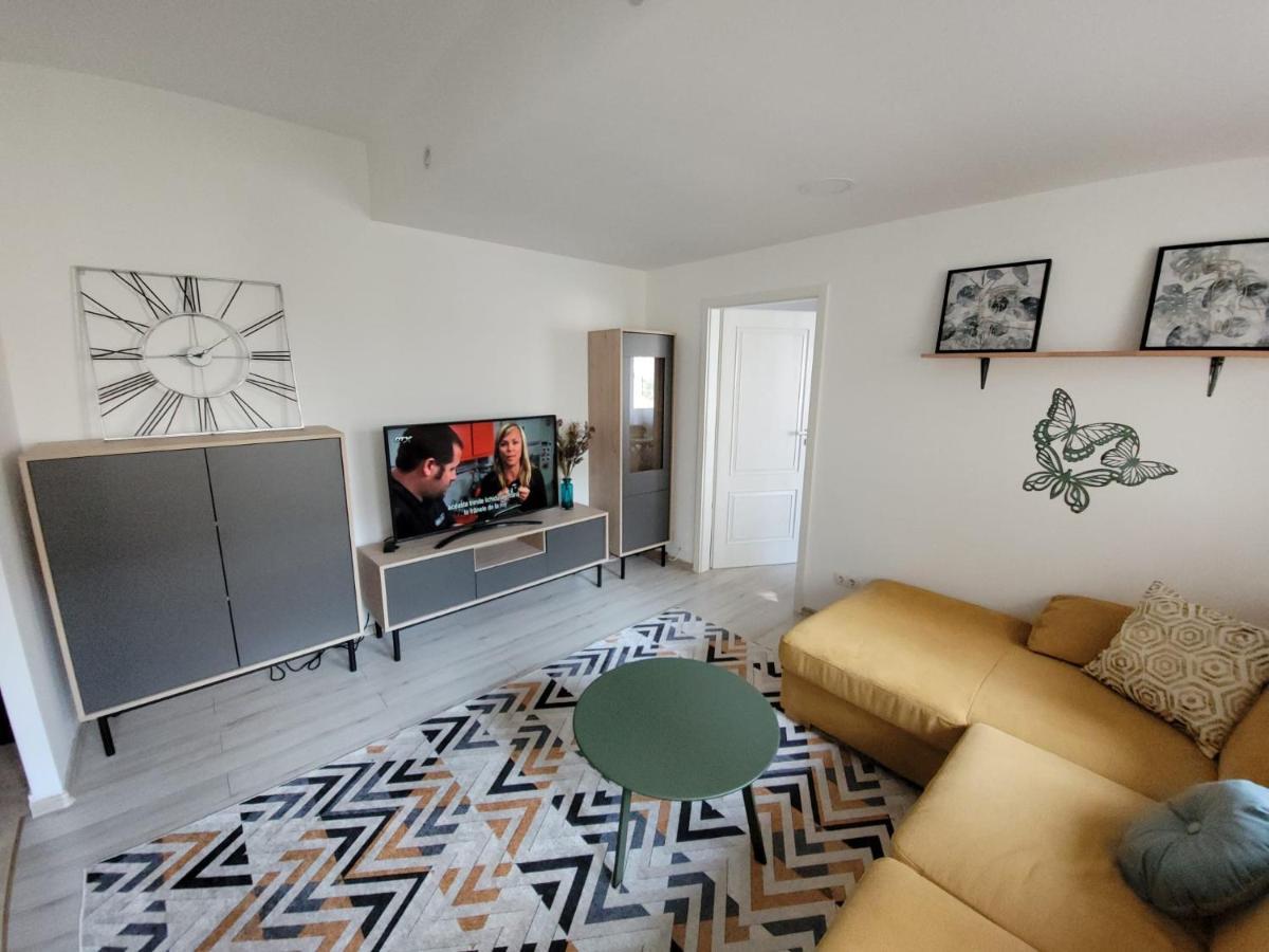 Lovely Apartment Near City Center คลูจ-นาโปกา ภายนอก รูปภาพ